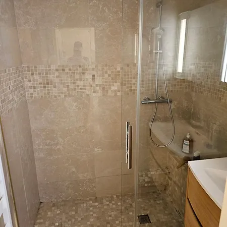 De Standing 45m2 Au Calme Proche Et Centre-ville-wifi-garage Antibes