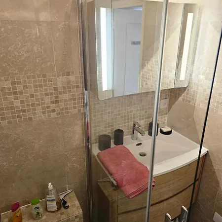 Antibes-t2-45m2-proche Et Centre-ville-wifi-climatisation Apartamento
