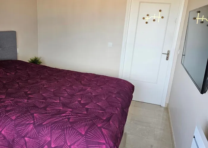 De Standing 45m2 Au Calme Proche Et Centre-ville-wifi-garage Apartmán